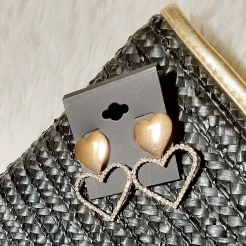Gold Trimmed Envelope Clutch & Heart Earrings